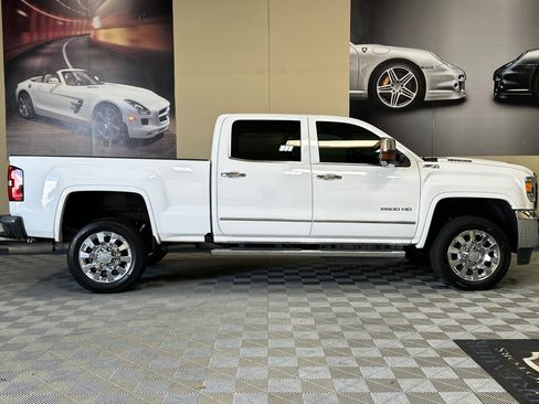 Used 2017 GMC Sierra 2500 SLT w/ Duramax Plus Package AWD/4WD image 3