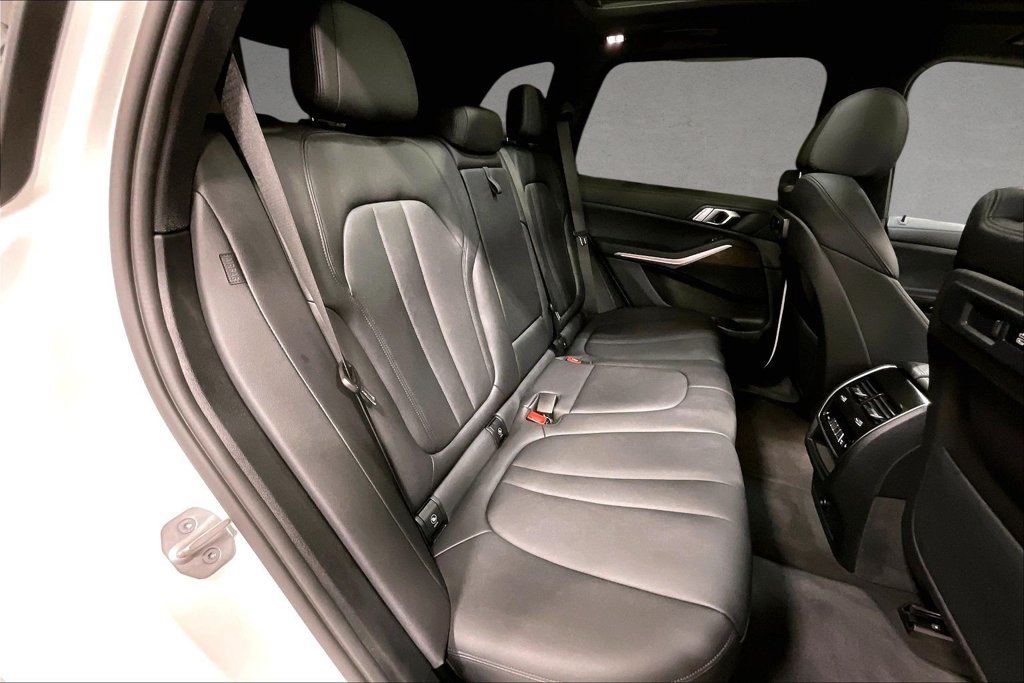 Used 2022 BMW X5 xDrive40i w/ Premium Package AWD/4WD image 26