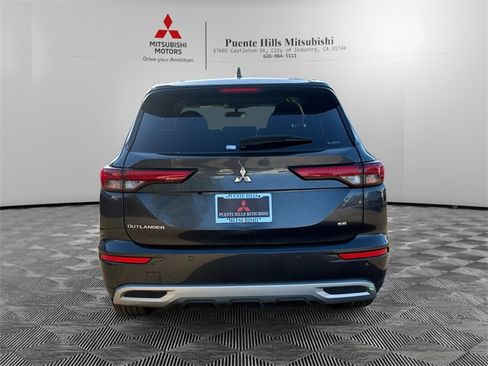 Used 2024 Mitsubishi Outlander SE image 6