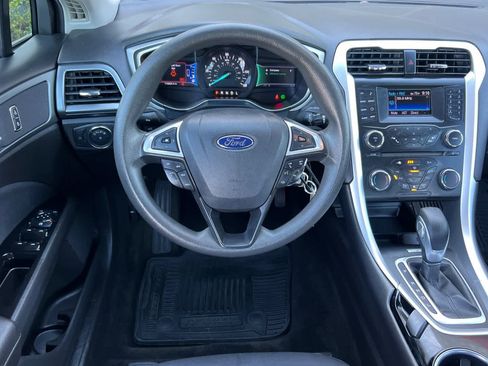 Used 2013 Ford Fusion SE FWD image 15
