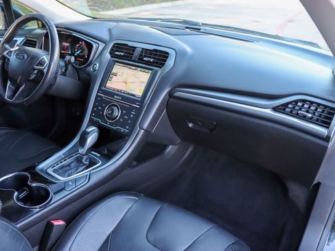 Used 2015 Ford Fusion SE image 23