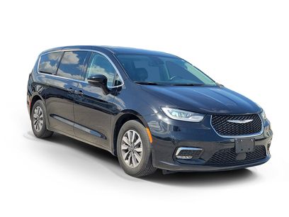 Used 2024 Chrysler Pacifica Limited