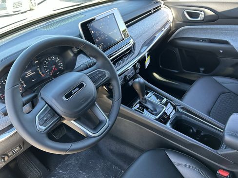 New 2026 Jeep Compass Latitude image 15