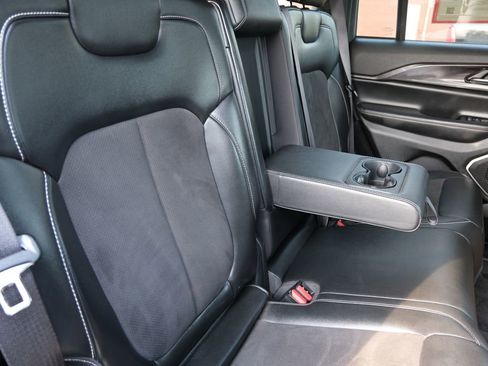 Used 2022 Jeep Grand Cherokee Altitude image 28