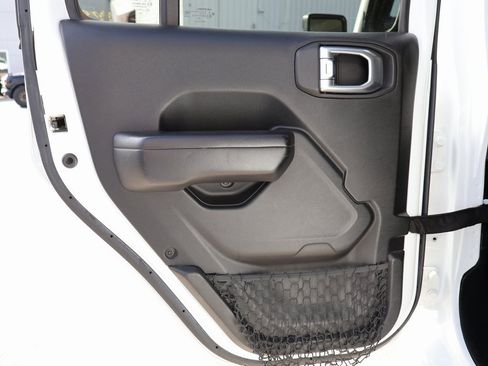 Used 2021 Jeep Gladiator Sport image 17