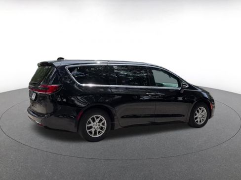 Used 2025 Chrysler Pacifica Select FWD image 15
