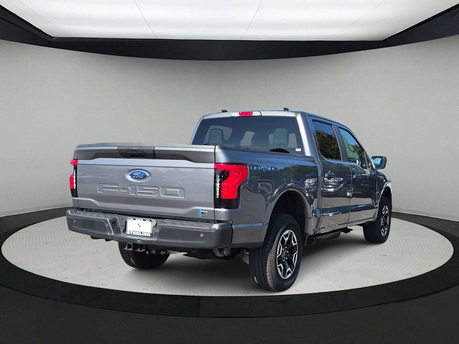 Used 2023 Ford F150 Lightning 4x4 SuperCrew image 8