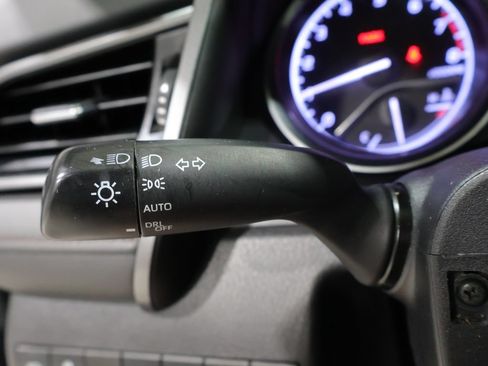 Used 2019 Toyota Camry XLE FWD image 33