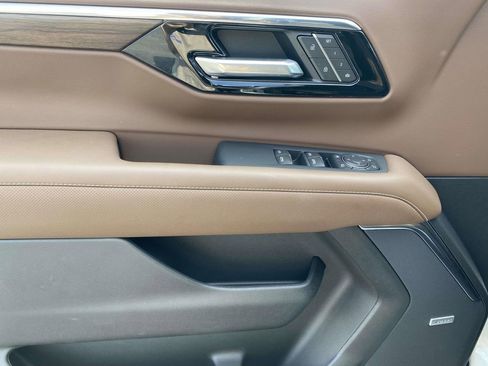 New 2025 Chevrolet Suburban High Country AWD/4WD image 18