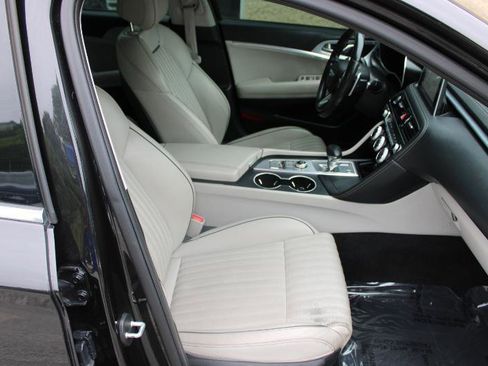 Used 2019 Genesis G70 3.3T Advanced w/ Elite Package RWD image 10