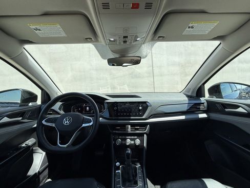 Used 2022 Volkswagen Taos SEL image 6