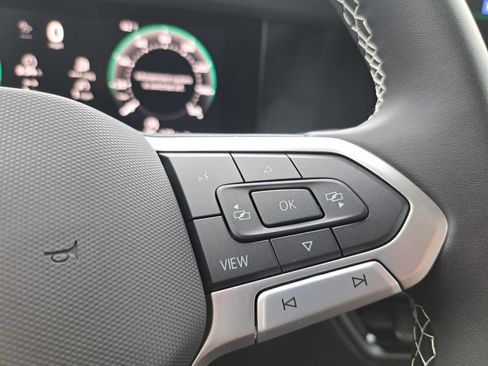 New 2026 Volkswagen Tiguan SE image 12