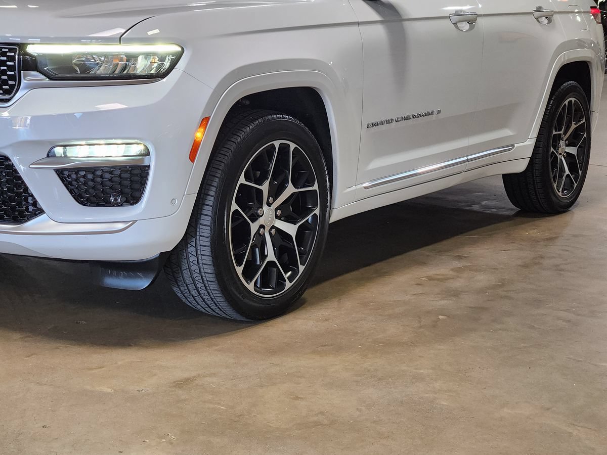 Used 2024 Jeep Grand Cherokee Summit AWD/4WD image 17
