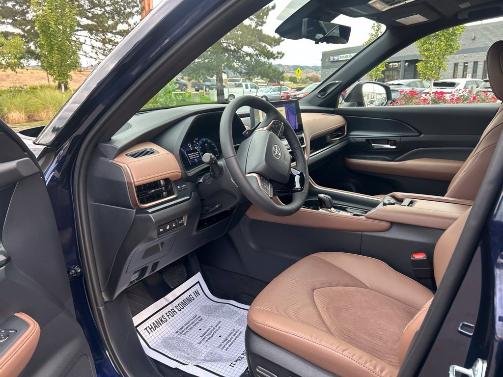 Used 2024 Toyota Grand Highlander AWD Hybrid image 23