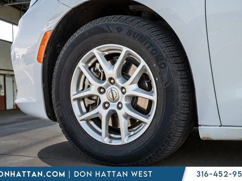Used 2022 Chrysler Pacifica Touring-L FWD image 39