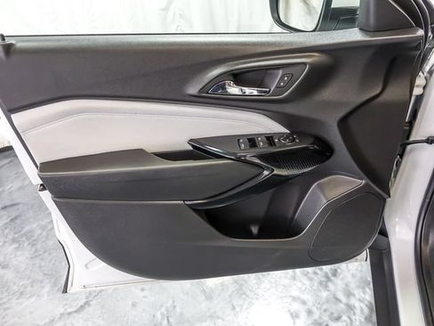 Used 2025 Chevrolet Trax LT w/ LT Convenience Package FWD image 25