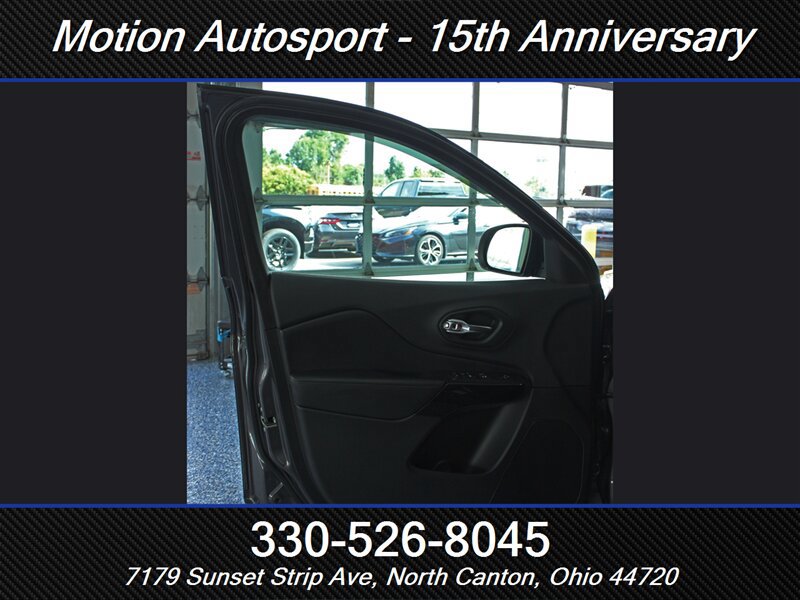 Used 2019 Jeep Cherokee Latitude Plus AWD/4WD image 10