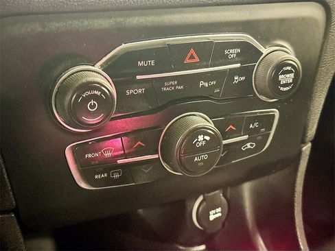 Used 2019 Dodge Charger R/T image 17