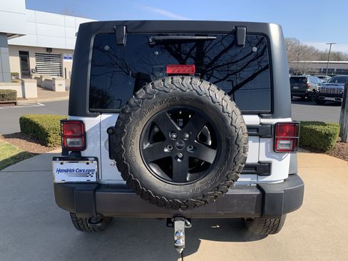 Used 2017 Jeep Wrangler Unlimited Sport image 9