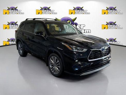 Used 2022 Toyota Highlander Platinum image 3