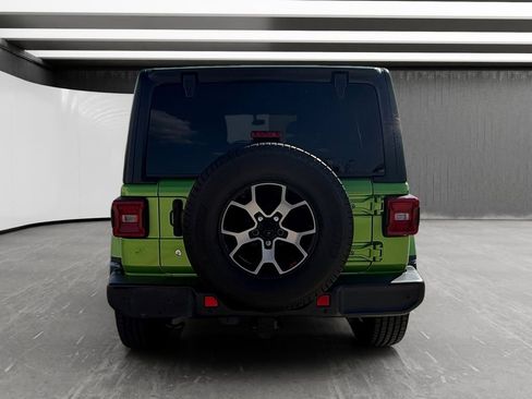 Used 2018 Jeep Wrangler Unlimited Sahara AWD/4WD image 4
