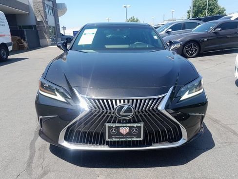 Used 2019 Lexus ES 350 Ultra Luxury w/ Accessory Package FWD image 2
