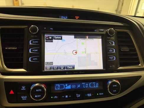 Used 2019 Toyota Highlander SE image 19