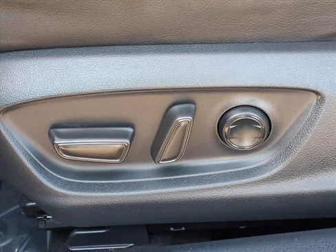 Used 2020 Toyota Camry XLE image 12