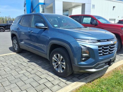Used 2025 Chevrolet Equinox LT FWD image 3