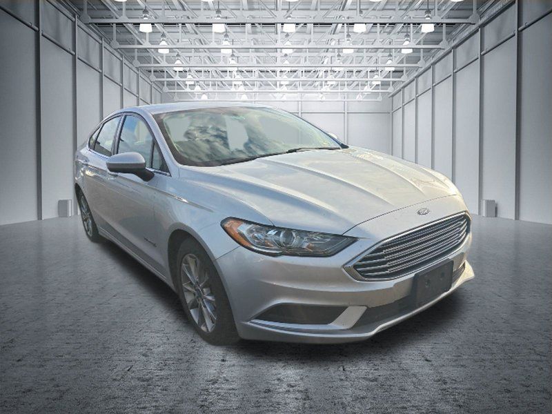 Used 2017 Ford Fusion SE FWD image 3