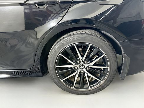Used 2022 Toyota Camry SE image 11
