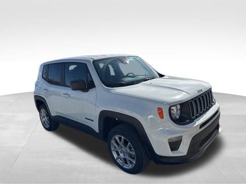 Used 2023 Jeep Renegade Latitude image 3