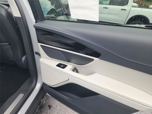 New 2026 Lincoln Nautilus Premier image 20