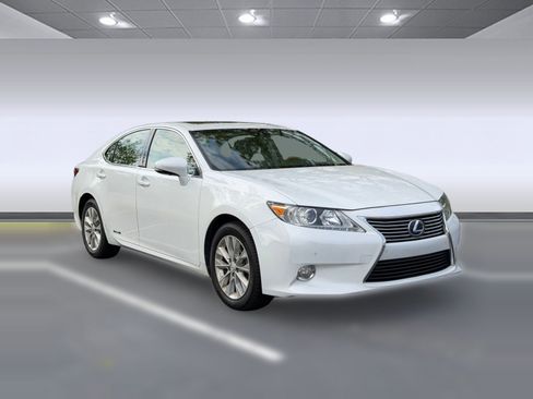 Used 2013 Lexus ES 300h w/ Luxury Pkg FWD image 5