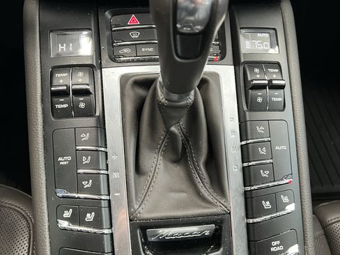 Used 2016 Porsche Macan S image 30