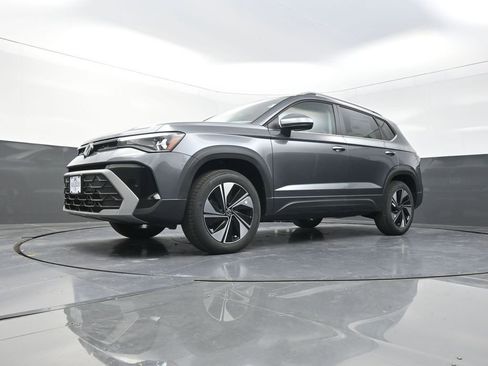 New 2026 Volkswagen Taos SE image 21