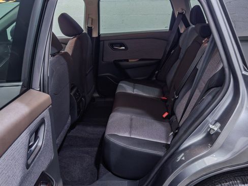 Used 2023 Nissan Rogue SV image 14