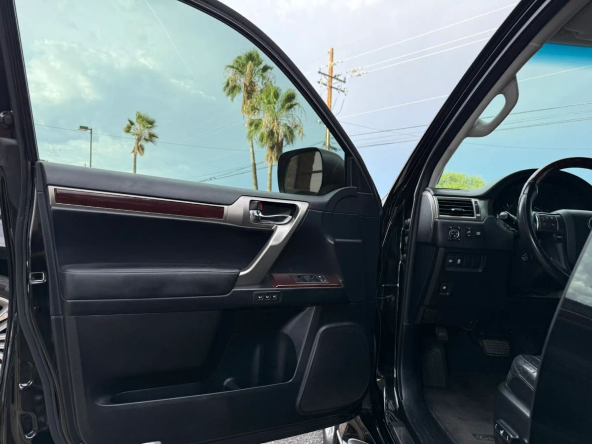 Used 2014 Lexus GX 460 w/ Premium Package AWD/4WD image 36