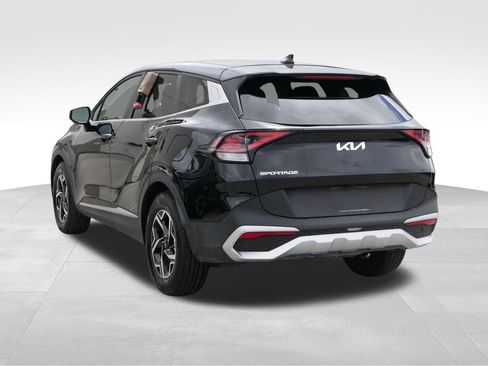 Used 2025 Kia Sportage LX FWD image 6