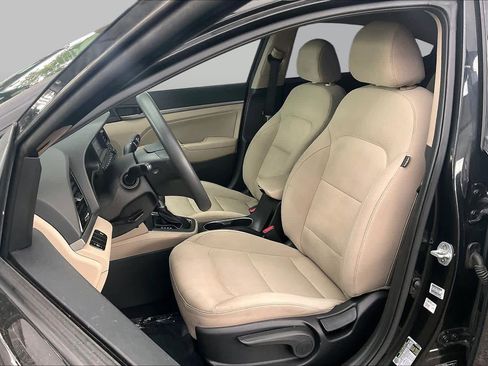 Used 2017 Hyundai Elantra SE FWD image 8