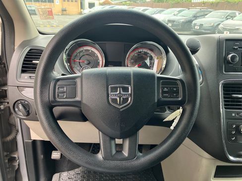 Used 2014 Dodge Grand Caravan American Value Package image 24