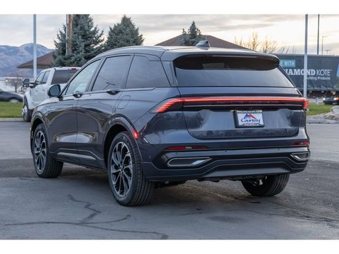 Used 2024 Lincoln Nautilus Reserve image 5