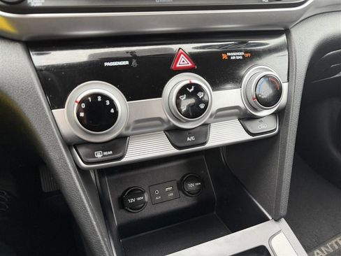 Used 2019 Hyundai Elantra SE w/ Cargo Package image 24