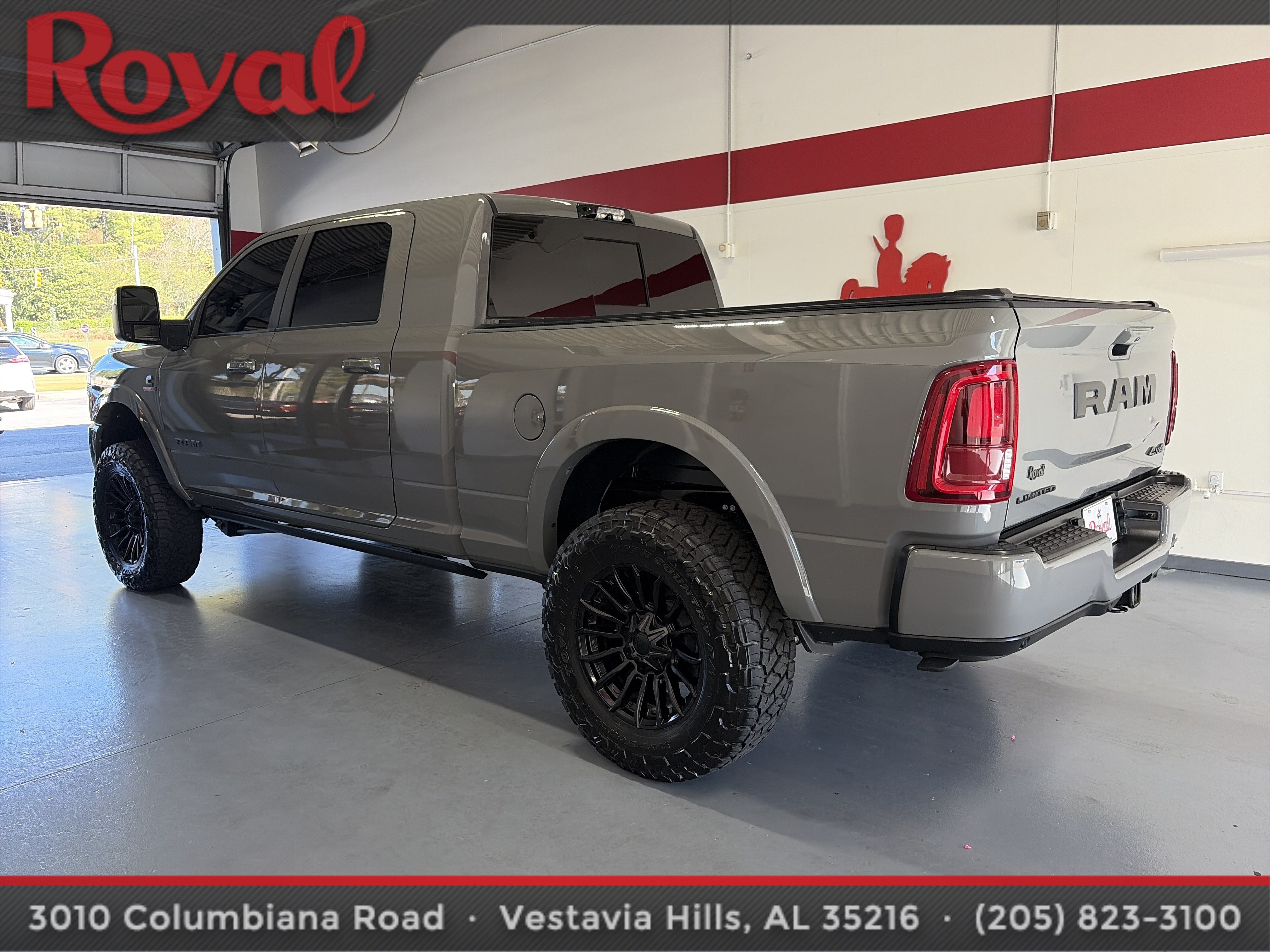 Used 2026 RAM 2500 Limited AWD/4WD image 2