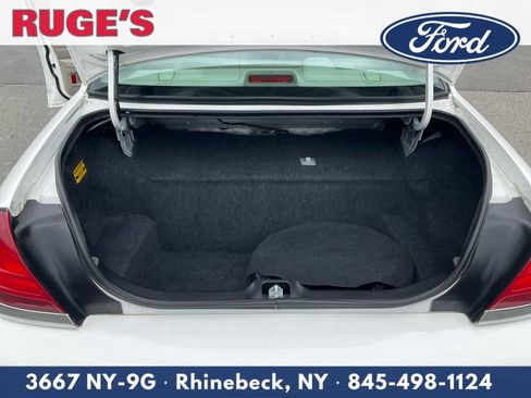 Used 2011 Ford Crown Victoria LX w/ Comfort Appearance Pkg RWD image 13
