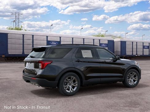 Used 2027 Ford Explorer Active AWD/4WD image 9