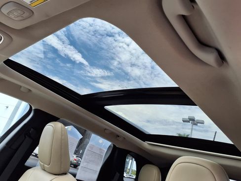 Used 2017 Jeep Cherokee Limited FWD image 6
