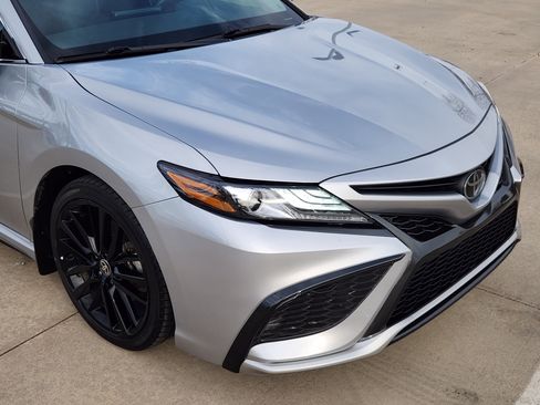 Used 2023 Toyota Camry XSE image 7