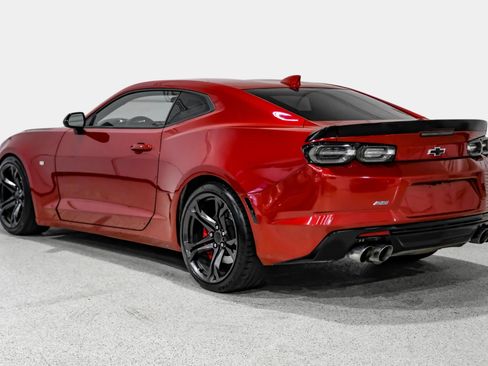 Used 2019 Chevrolet Camaro SS RWD image 8