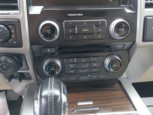 Used 2017 Ford F150 Lariat w/ Equipment Group 502A Luxury AWD/4WD image 20